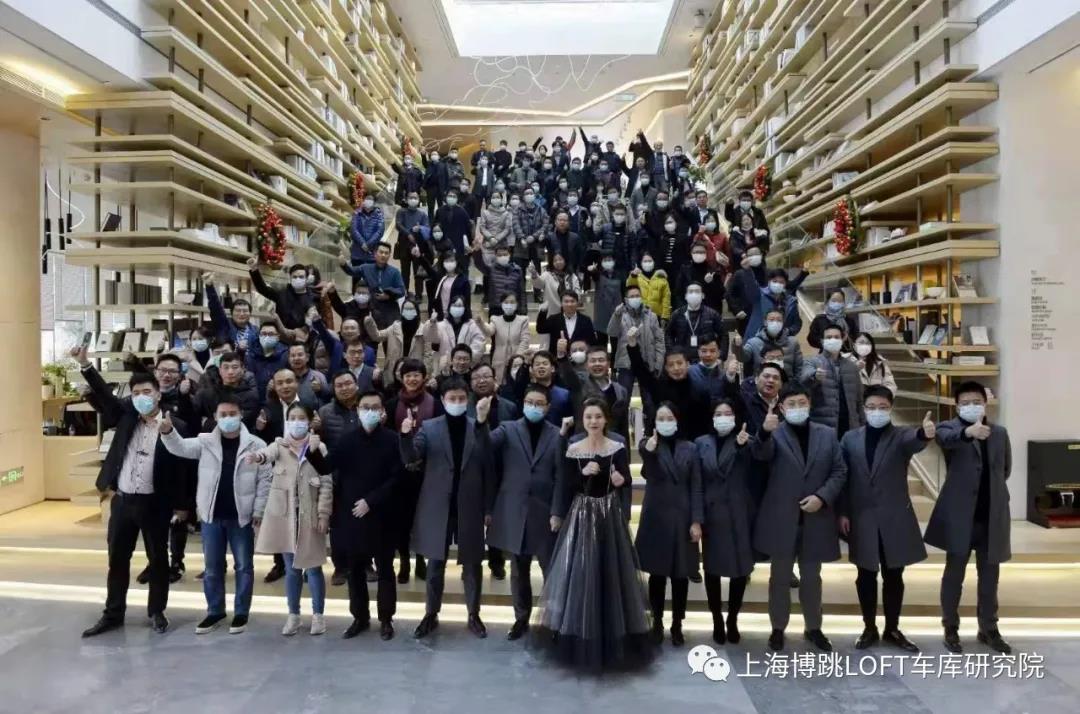 奉贤全国一百多人在华侨城汉口道6号参观研讨LOFT专利车库技术！